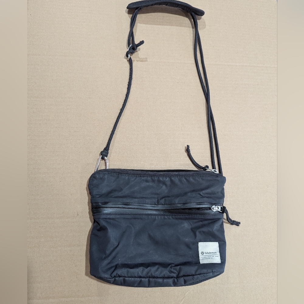 Lululemon Bag Patch Logo Black Nylon Adjustable Small Crossbody Purse *GUC
